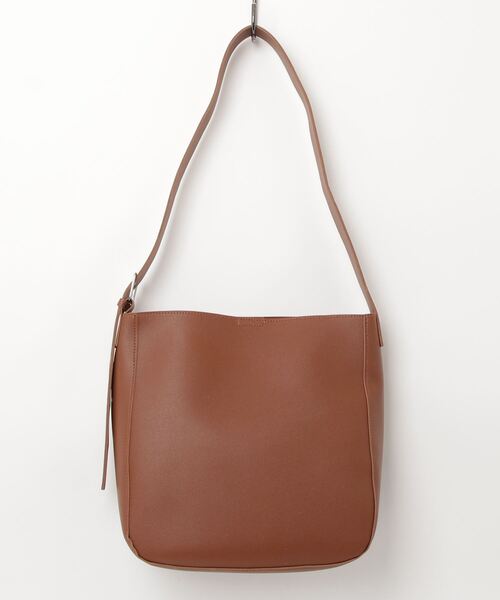 AT CREATION(アットクリエイション)の「EM:合成皮革 A4 軽量|トルテショルダー(ショルダーバッグ・レディース・ブラック/グレイッシュベージュ/キャメル・FREE)」の11枚目の写真