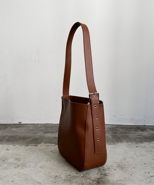 AT CREATION(アットクリエイション)の「EM:合成皮革 A4 軽量|トルテショルダー(ショルダーバッグ・レディース・ブラック/グレイッシュベージュ/キャメル・FREE)」の9枚目の写真