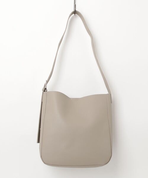 AT CREATION(アットクリエイション)の「EM:合成皮革 A4 軽量|トルテショルダー(ショルダーバッグ・レディース・ブラック/グレイッシュベージュ/キャメル・FREE)」の19枚目の写真