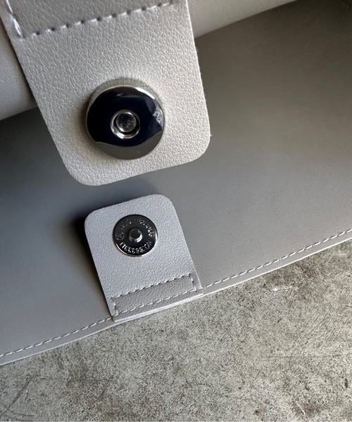 AT CREATION(アットクリエイション)の「EM:合成皮革 A4 軽量|トルテショルダー(ショルダーバッグ・レディース・ブラック/グレイッシュベージュ/キャメル・FREE)」の17枚目の写真