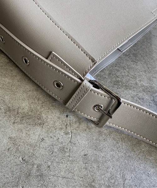 AT CREATION(アットクリエイション)の「EM:合成皮革 A4 軽量|トルテショルダー(ショルダーバッグ・レディース・ブラック/グレイッシュベージュ/キャメル・FREE)」の18枚目の写真