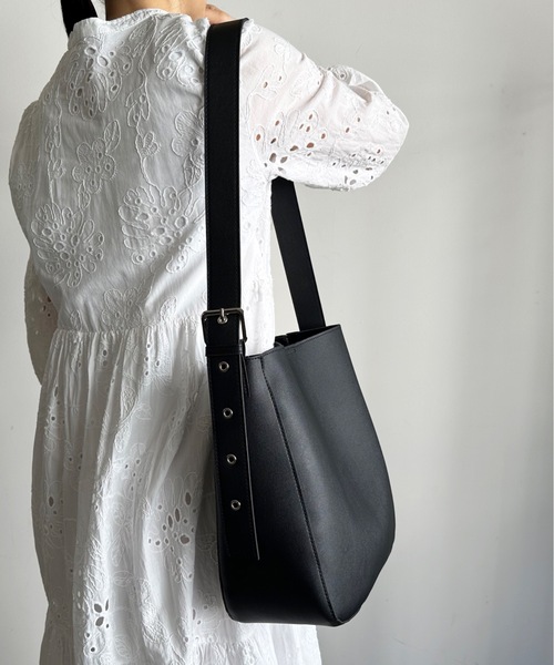 AT CREATION(アットクリエイション)の「EM:合成皮革 A4 軽量|トルテショルダー(ショルダーバッグ・レディース・ブラック/グレイッシュベージュ/キャメル・FREE)」の20枚目の写真