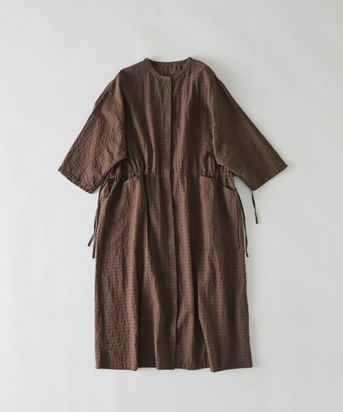 conges payes ADIEU TRISTESSE（コンジェ ペイエ アデュートリステス）の「【FAVE】パッチポケット前あきワンピース（ワンピース・レディース・オフホワイト/ブルー/ブラウン・38）」の2枚目の写真