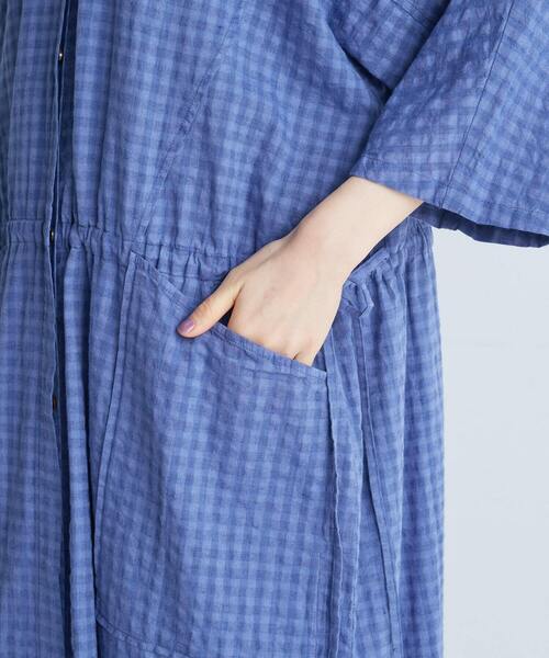 conges payes ADIEU TRISTESSE（コンジェ ペイエ アデュートリステス）の「【FAVE】パッチポケット前あきワンピース（ワンピース・レディース・オフホワイト/ブルー/ブラウン・38）」の8枚目の写真