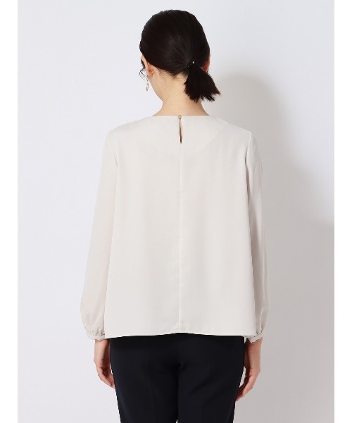 SUIT SQUARE(スーツスクエア)の「ラウンドネックブラウス 長袖 ウォッシャブル NIR+UVカット 無地 メタルパーツ(シャツ/ブラウス・レディース・ピンク系/ブラック系/ホワイト系/グレー系・38(9号)/40(11号))」の8枚目の写真