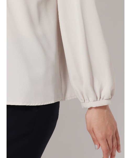 SUIT SQUARE(スーツスクエア)の「ラウンドネックブラウス 長袖 ウォッシャブル NIR+UVカット 無地 メタルパーツ(シャツ/ブラウス・レディース・ピンク系/ブラック系/ホワイト系/グレー系・38(9号)/40(11号))」の11枚目の写真