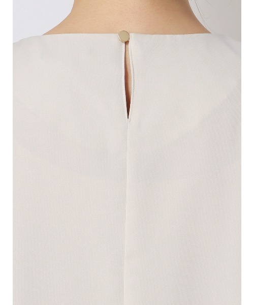 SUIT SQUARE(スーツスクエア)の「ラウンドネックブラウス 長袖 ウォッシャブル NIR+UVカット 無地 メタルパーツ(シャツ/ブラウス・レディース・ピンク系/ブラック系/ホワイト系/グレー系・38(9号)/40(11号))」の12枚目の写真