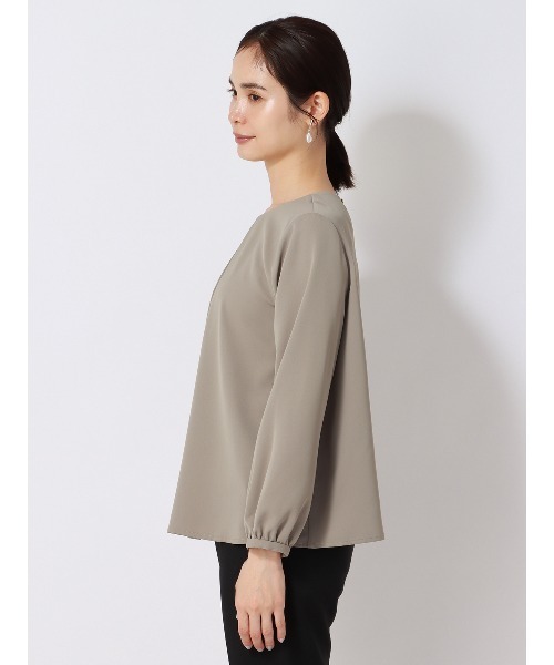 SUIT SQUARE(スーツスクエア)の「ラウンドネックブラウス 長袖 ウォッシャブル NIR+UVカット 無地 メタルパーツ(シャツ/ブラウス・レディース・ピンク系/ブラック系/ホワイト系/グレー系・38(9号)/40(11号))」の19枚目の写真