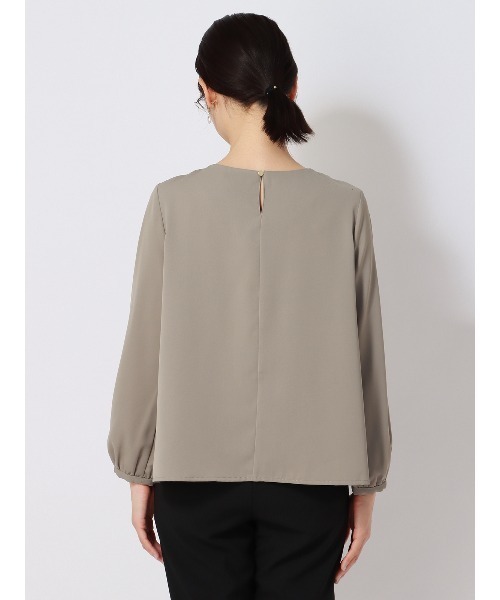 SUIT SQUARE(スーツスクエア)の「ラウンドネックブラウス 長袖 ウォッシャブル NIR+UVカット 無地 メタルパーツ(シャツ/ブラウス・レディース・ピンク系/ブラック系/ホワイト系/グレー系・38(9号)/40(11号))」の20枚目の写真