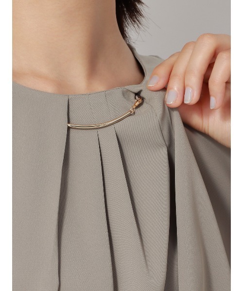 SUIT SQUARE(スーツスクエア)の「ラウンドネックブラウス 長袖 ウォッシャブル NIR+UVカット 無地 メタルパーツ(シャツ/ブラウス・レディース・ピンク系/ブラック系/ホワイト系/グレー系・38(9号)/40(11号))」の22枚目の写真