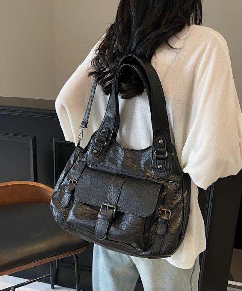 gossip!ロサンゼルス(ゴシップロサンゼルス)の「Y2K風 レトロ アウトポケット ショルダーバッグ 2WAY/A4対応大容量(ショルダーバッグ・レディース・ライトグレー/ワイン/ブラウン/インディゴブルー/グレー/ブラック・FREE)」の12枚目の写真