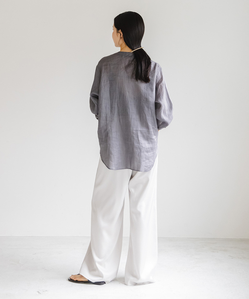 Noble(ノーブル)の「《追加》【洗える】ラミーシアーVカラーシャツ(シャツ/ブラウス・レディース・ブラック/サックスブルー/チャコールグレー/ホワイト・FREE)」の12枚目の写真