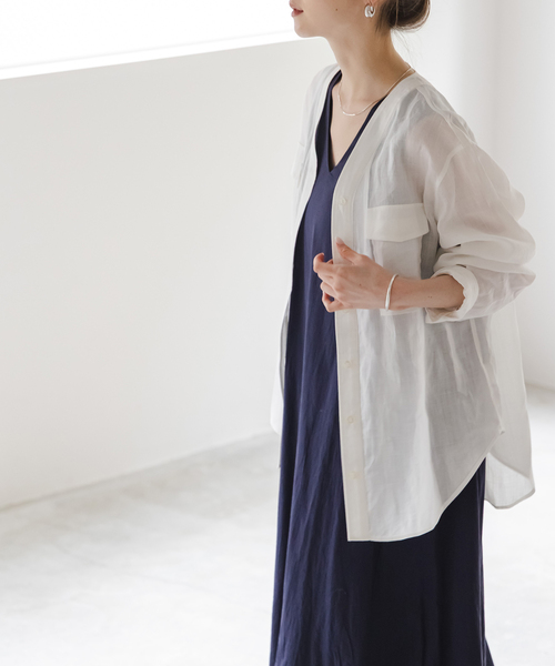 Noble(ノーブル)の「《追加》【洗える】ラミーシアーVカラーシャツ(シャツ/ブラウス・レディース・ブラック/サックスブルー/チャコールグレー/ホワイト・FREE)」の21枚目の写真