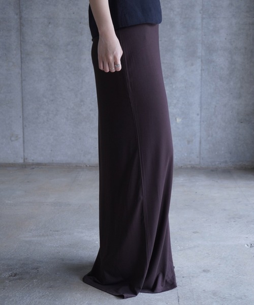 gina tricot（ジーナトリコ）の「Soft touch skirt（スカート・レディース・ダークブラウン・S）」の3枚目の写真