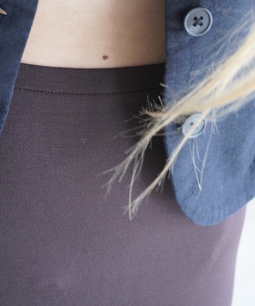 gina tricot（ジーナトリコ）の「Soft touch skirt（スカート・レディース・ダークブラウン・S）」の5枚目の写真