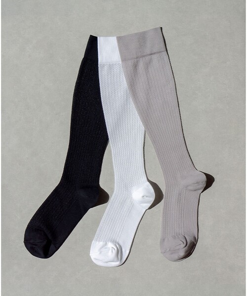 green label relaxing（グリーンレーベルリラクシング）の「＜MAEE＞コンプレッション ソックス（コットンシアー）（ソックス/靴下・レディース・グレー/ホワイト/ブラック・FREE）」の8枚目の写真