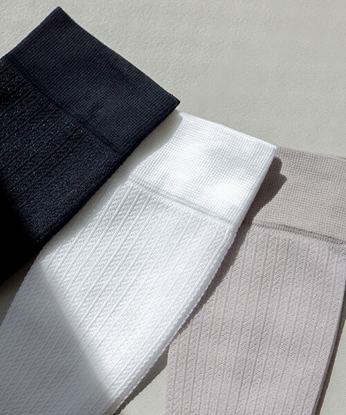 green label relaxing（グリーンレーベルリラクシング）の「＜MAEE＞コンプレッション ソックス（コットンシアー）（ソックス/靴下・レディース・グレー/ホワイト/ブラック・FREE）」の9枚目の写真