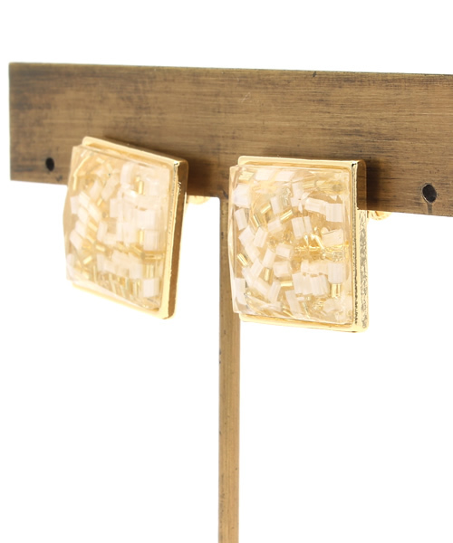 Chico（チコ）の「【who's who Chico】ビーズクリスタルイヤリング（イヤリング・レディース・オフホワイト/ホワイト・FREE）」の4枚目の写真