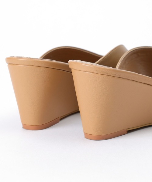 BARNYARDSTORM（バンヤードストーム）の「BARNYARDSTORM / Ｖカットウェッジミュール【一部店舗限定】（サンダル・レディース・ベージュ・37/36/38）」の15枚目の写真