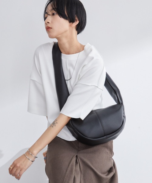 Aunt Marie's(アントマリーズ)の「ハーフムーンフェイクレザーショルダー / ボディバッグ(ショルダーバッグ・レディース・ブラウン/アイボリー/ブラック・FREE)」の17枚目の写真