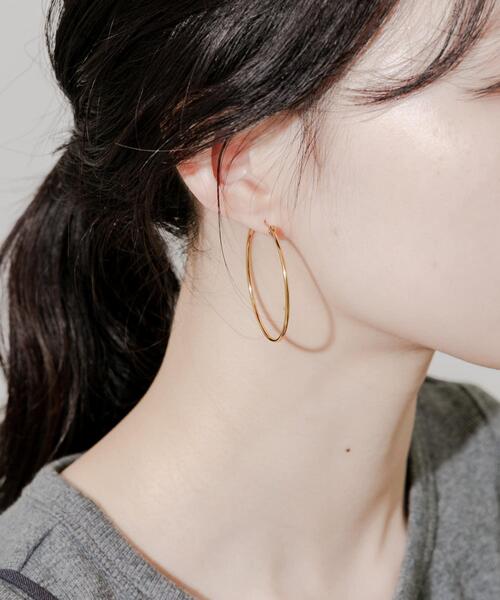 SMELLY（スメリー）の「ステンレスフープピアス 40mm（ピアス（両耳用）・レディース・ゴールド・-）」の3枚目の写真