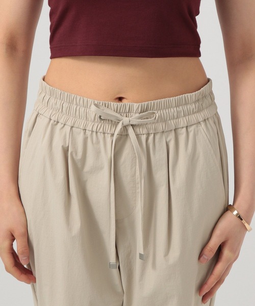 BAYFLOW（ベイフロー）の「[撥水・接触冷感・ドライタッチ]フロストレッチテーパードパンツ（その他パンツ・レディース・ベージュ/ブラック/ブルー・SMALL/MEDIUM）」の10枚目の写真