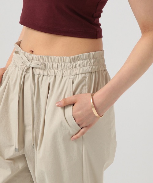 BAYFLOW（ベイフロー）の「[撥水・接触冷感・ドライタッチ]フロストレッチテーパードパンツ（その他パンツ・レディース・ベージュ/ブラック/ブルー・SMALL/MEDIUM）」の9枚目の写真