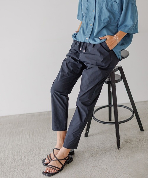 BAYFLOW（ベイフロー）の「[撥水・接触冷感・ドライタッチ]フロストレッチテーパードパンツ（その他パンツ・レディース・ベージュ/ブラック/ブルー・SMALL/MEDIUM）」の21枚目の写真