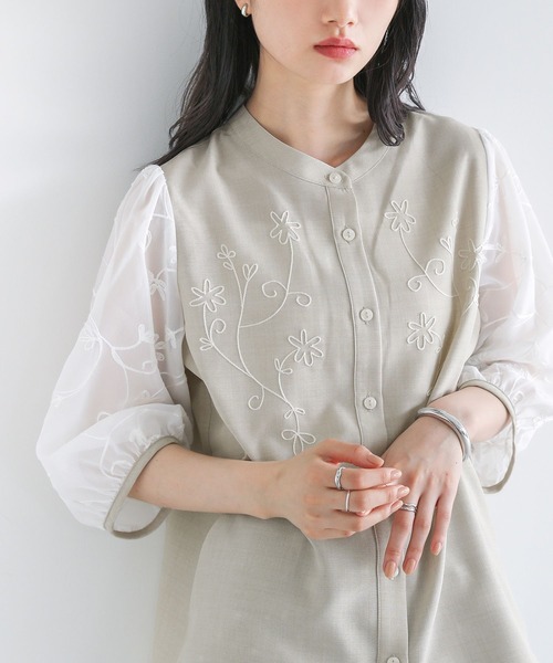 somari imagination(ソマリ イマジネーション)の「シアースリーブ刺繍ブラウス(シャツ/ブラウス・レディース・ライトベージュ/ネイビー・2/1)」の5枚目の写真
