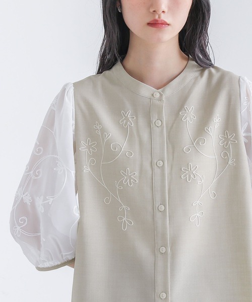 somari imagination(ソマリ イマジネーション)の「シアースリーブ刺繍ブラウス(シャツ/ブラウス・レディース・ライトベージュ/ネイビー・2/1)」の6枚目の写真