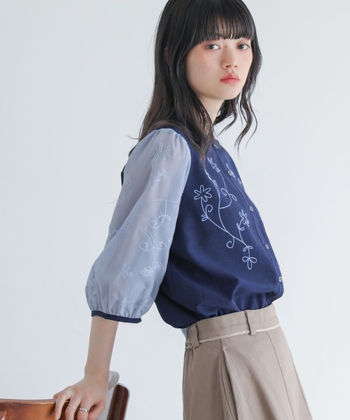 somari imagination(ソマリ イマジネーション)の「シアースリーブ刺繍ブラウス(シャツ/ブラウス・レディース・ライトベージュ/ネイビー・2/1)」の17枚目の写真