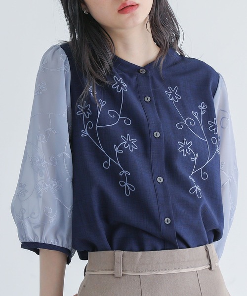 somari imagination(ソマリ イマジネーション)の「シアースリーブ刺繍ブラウス(シャツ/ブラウス・レディース・ライトベージュ/ネイビー・2/1)」の16枚目の写真