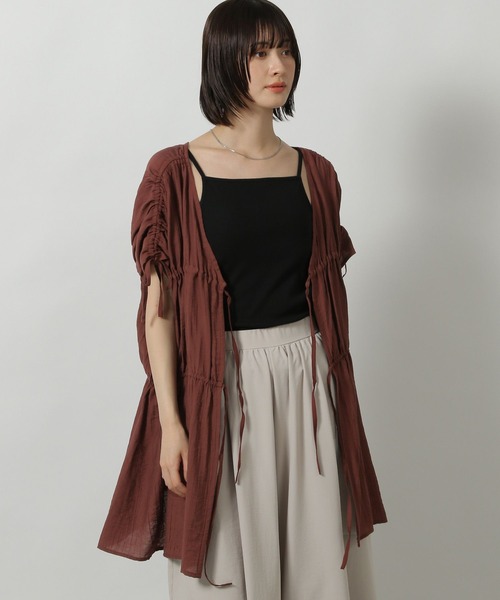 LAKOLE（ラコレ）の「シャーリングチュニックブラウス / 499167（シャツ/ブラウス・レディース・ブラウン/イエロー/ブラック・FREE）」の2枚目の写真