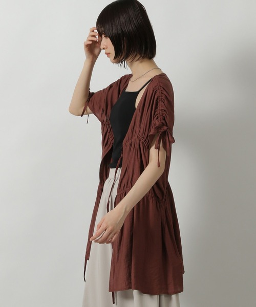 LAKOLE（ラコレ）の「シャーリングチュニックブラウス / 499167（シャツ/ブラウス・レディース・ブラウン/イエロー/ブラック・FREE）」の9枚目の写真