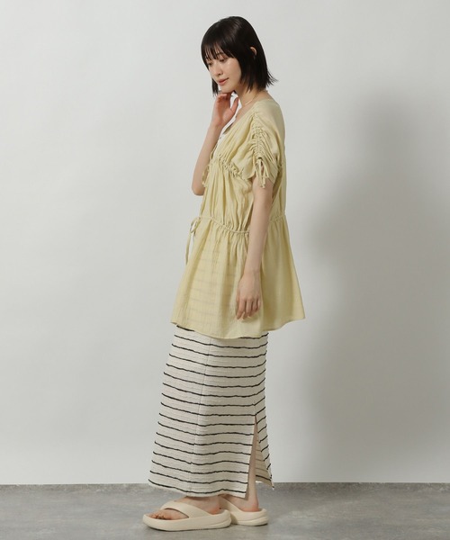 LAKOLE（ラコレ）の「シャーリングチュニックブラウス / 499167（シャツ/ブラウス・レディース・ブラウン/イエロー/ブラック・FREE）」の13枚目の写真