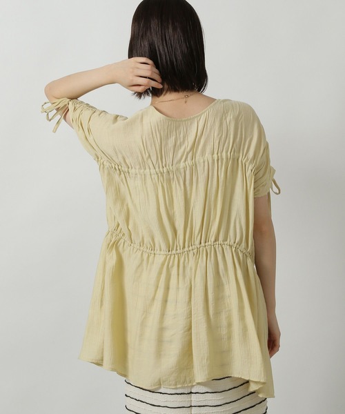 LAKOLE（ラコレ）の「シャーリングチュニックブラウス / 499167（シャツ/ブラウス・レディース・ブラウン/イエロー/ブラック・FREE）」の16枚目の写真