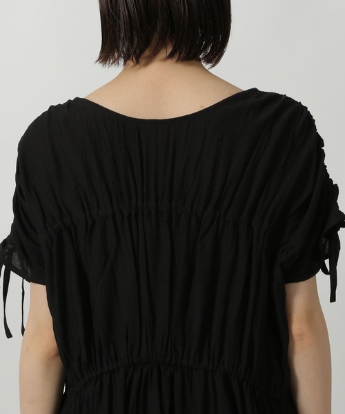 LAKOLE（ラコレ）の「シャーリングチュニックブラウス / 499167（シャツ/ブラウス・レディース・ブラウン/イエロー/ブラック・FREE）」の21枚目の写真