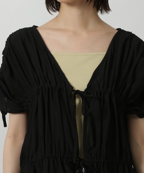 LAKOLE（ラコレ）の「シャーリングチュニックブラウス / 499167（シャツ/ブラウス・レディース・ブラウン/イエロー/ブラック・FREE）」の22枚目の写真