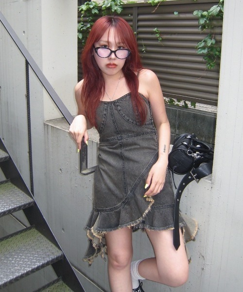 ACLENT（アクレント）の「フリルダメージデニムミニワンピース（ワンピース・レディース・ブルー/ブラック・SMALL/MEDIUM）」の21枚目の写真