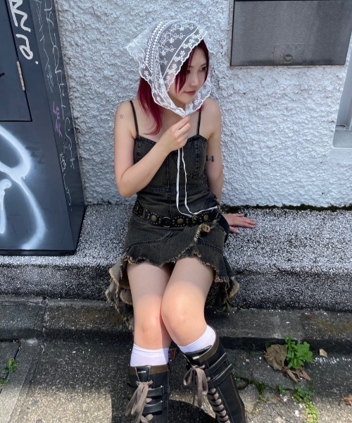 ACLENT（アクレント）の「フリルダメージデニムミニワンピース（ワンピース・レディース・ブルー/ブラック・SMALL/MEDIUM）」の18枚目の写真