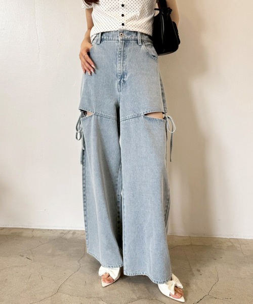one after another NICE CLAUP（ワンアフターアナザーナイスクラップ）の「SSサイズ追加【ウエストサイズ調整可能】カットアウトリボンワイドデニムパンツ／SMサイズ（デニムパンツ・レディース・ライトブルー/ブルー系その他/ブラック・SMALL/MEDIUM/X-SMALL）」の5枚目の写真