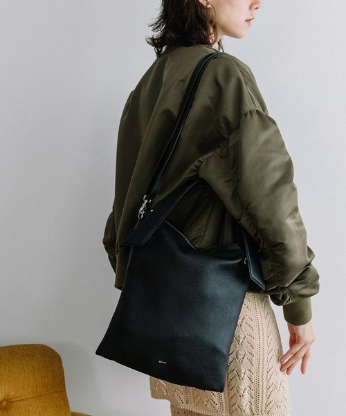 Beau're（ヴュレ）の「【BEAURE】カウレザー ショルダー付 2WAYトートバッグ B-25422（トートバッグ・レディース・シルバー/グレイッシュベージュ/ブラック・FREE）」の17枚目の写真
