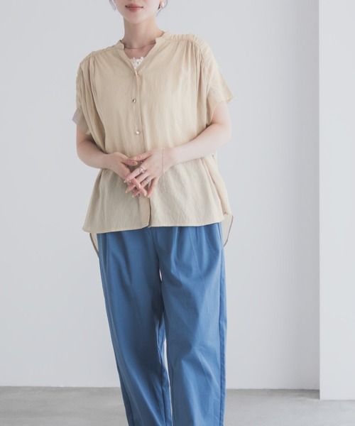 Mac-House(マックハウス)の「Idnes スキッパーシアーブラウス(シャツ/ブラウス・レディース・ブラック/ベージュ/ブルー・M)」の6枚目の写真