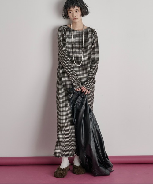 THE YOn（ザヨン）の「フィンガーホールチェックワンピース（ワンピース・レディース・ブラウン/ブラック・FREE）」の18枚目の写真