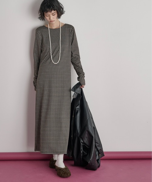 THE YOn（ザヨン）の「フィンガーホールチェックワンピース（ワンピース・レディース・ブラウン/ブラック・FREE）」の19枚目の写真