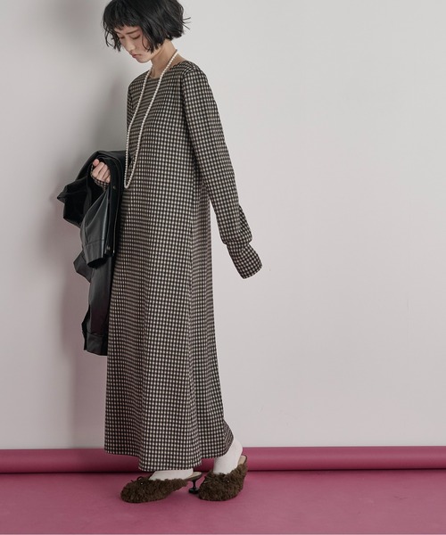 THE YOn（ザヨン）の「フィンガーホールチェックワンピース（ワンピース・レディース・ブラウン/ブラック・FREE）」の20枚目の写真