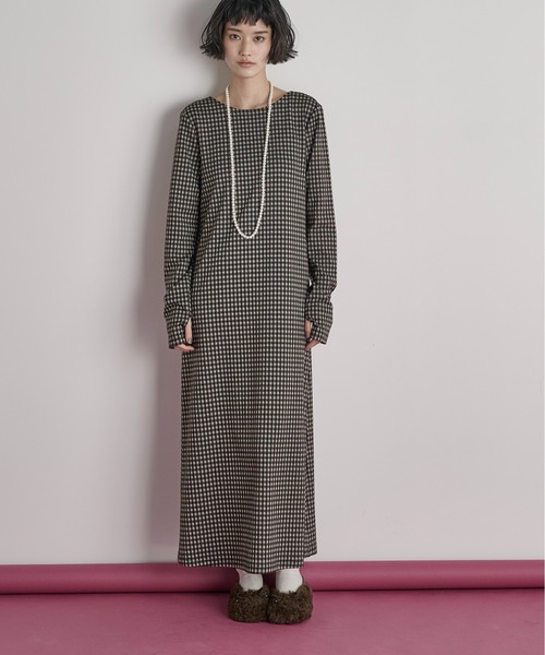 THE YOn（ザヨン）の「フィンガーホールチェックワンピース（ワンピース・レディース・ブラウン/ブラック・FREE）」の5枚目の写真