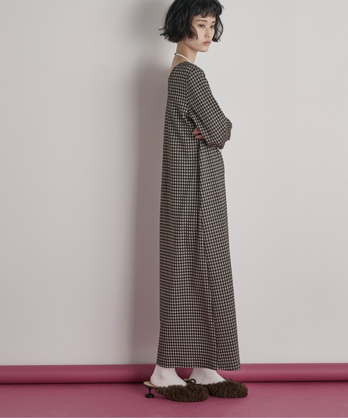 THE YOn（ザヨン）の「フィンガーホールチェックワンピース（ワンピース・レディース・ブラウン/ブラック・FREE）」の7枚目の写真