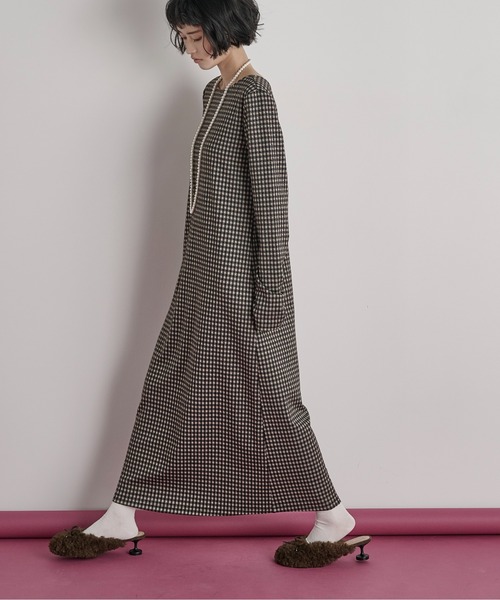 THE YOn（ザヨン）の「フィンガーホールチェックワンピース（ワンピース・レディース・ブラウン/ブラック・FREE）」の8枚目の写真