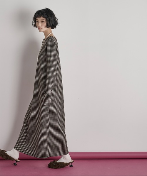 THE YOn（ザヨン）の「フィンガーホールチェックワンピース（ワンピース・レディース・ブラウン/ブラック・FREE）」の9枚目の写真